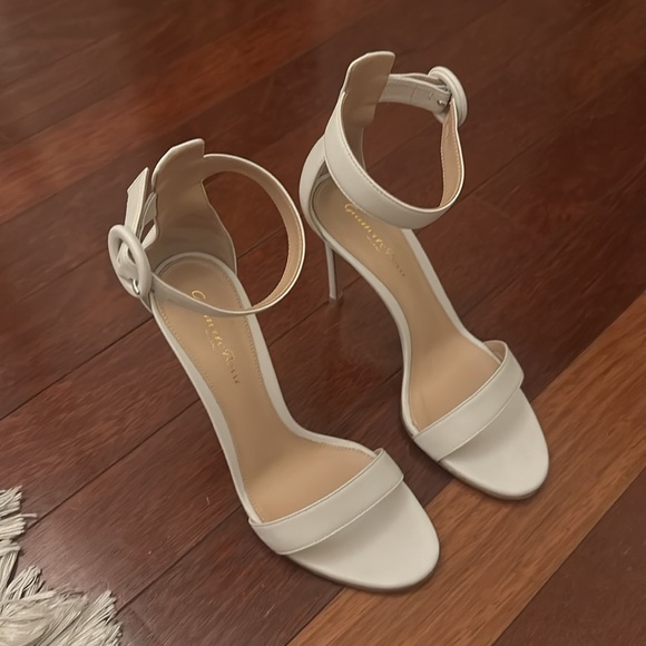Gianvito Rossi Heel- white leather sandal with dust bag size 37 retail $950 - Picture 14 of 17